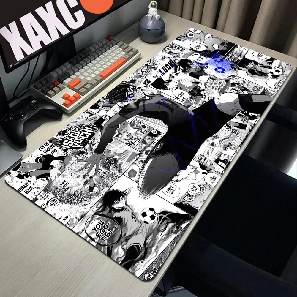 Desk Setup Black - 黒と白のアニメマウスパッドPC XXLゲーマーキャビネットマウスパッドキーボードラグラップトップブルーロックナギ征士郎デスクマットソフトカーペット