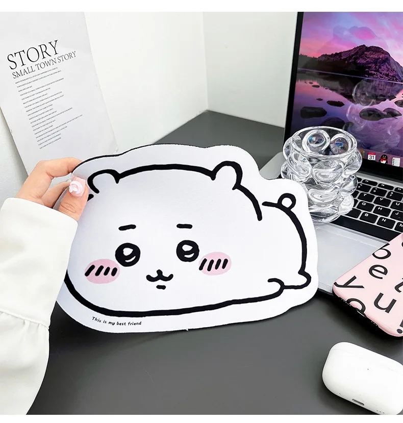 Chiikawa 漫画 Jiyi Usagi Hachiwa - Rubber Mat Desk のレビューと価格