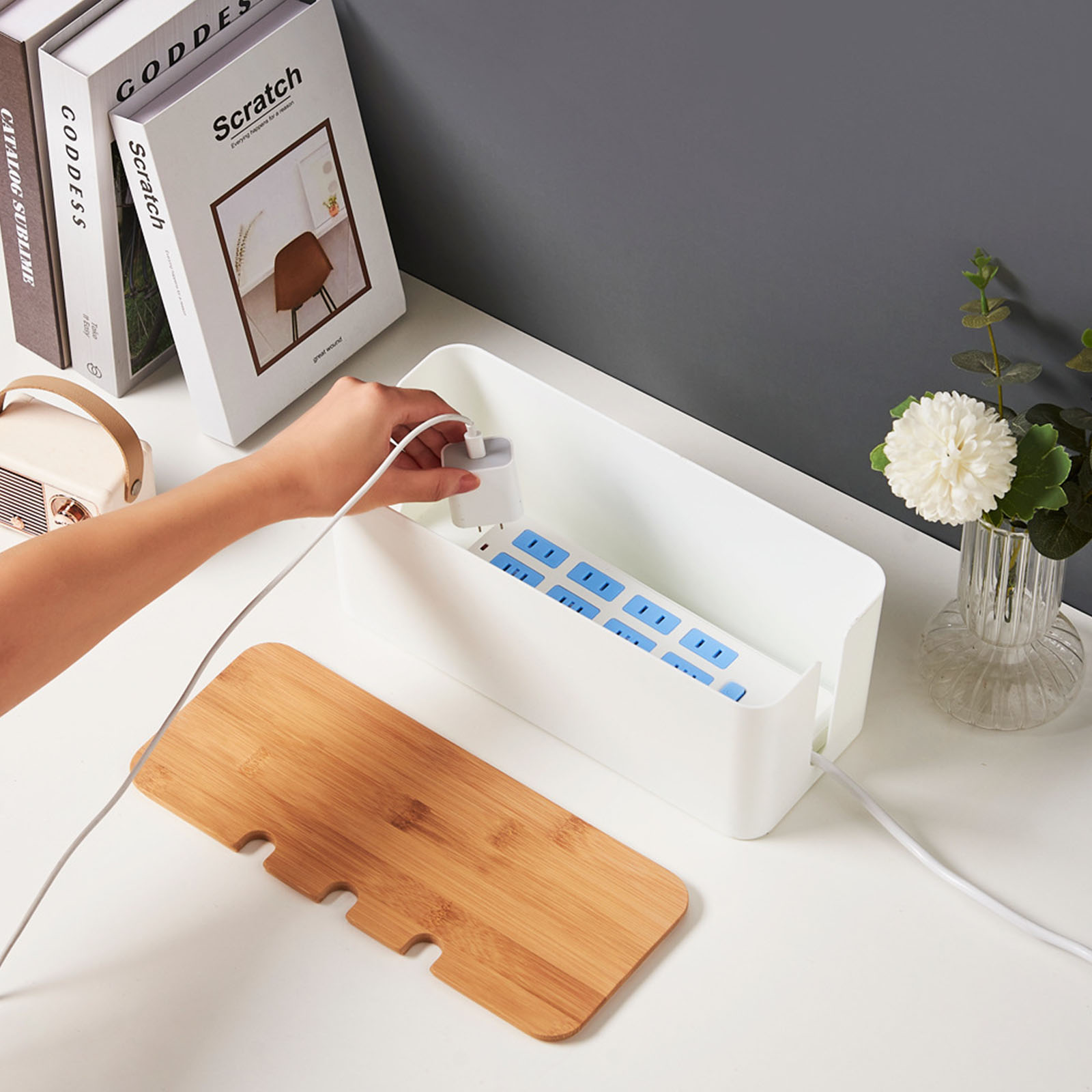 大型ケーブル管理ボックス – テレビワイヤー、コンピューター - Desk Setup Hub のレビューと価格